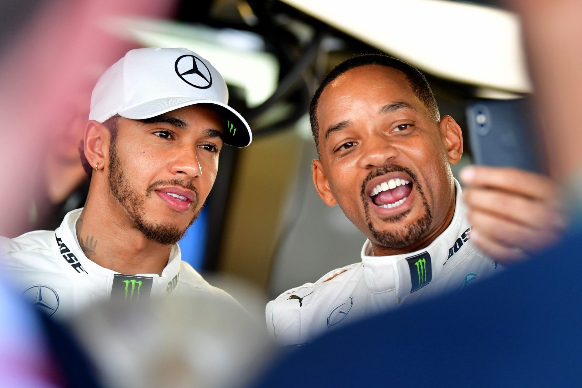 Will Smith ‘prende’ Lewis Hamilton antes da última corrida da temporada | Vídeo