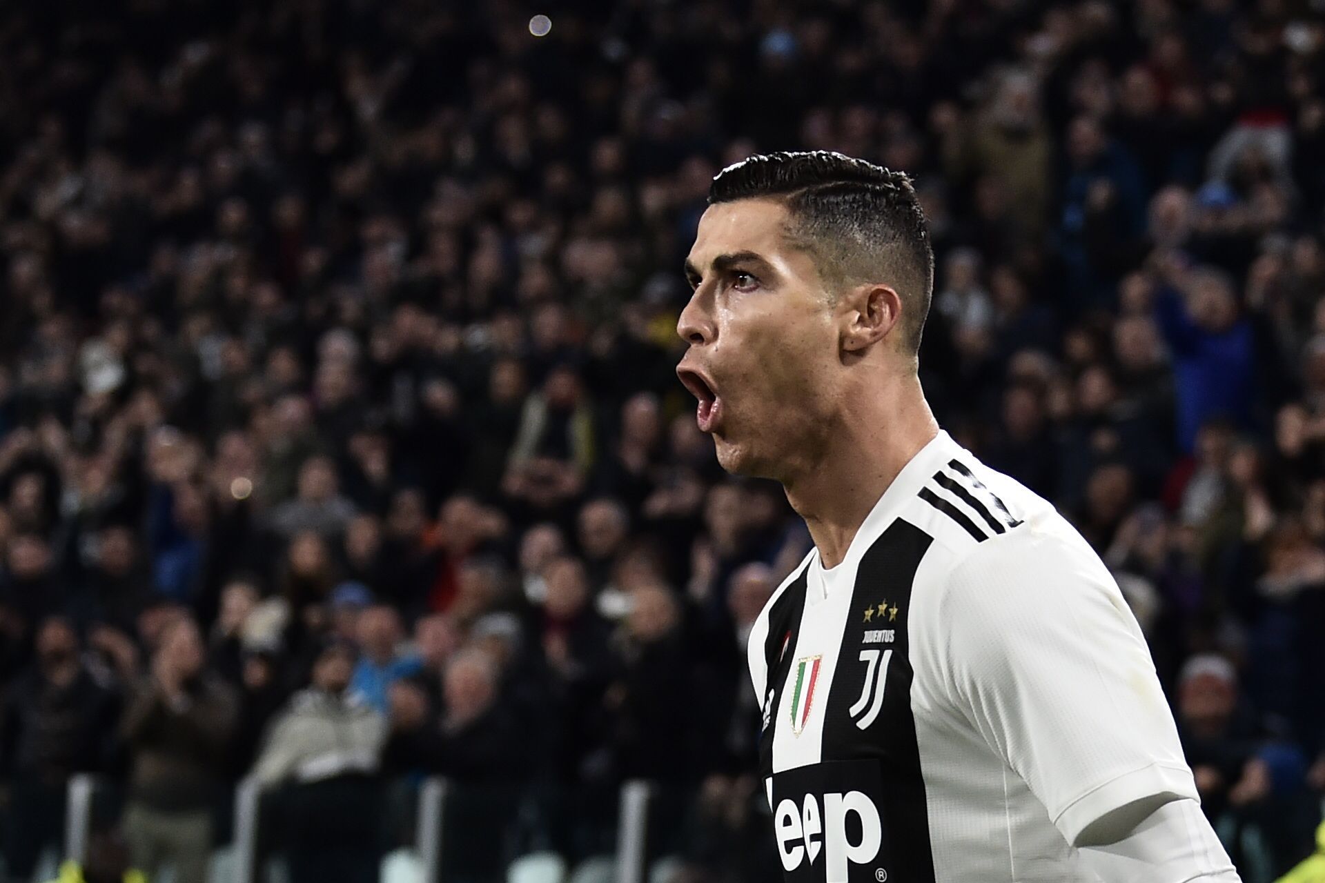 Bancadas da Juventus gritam ‘siiiii’ com Cristiano Ronaldo