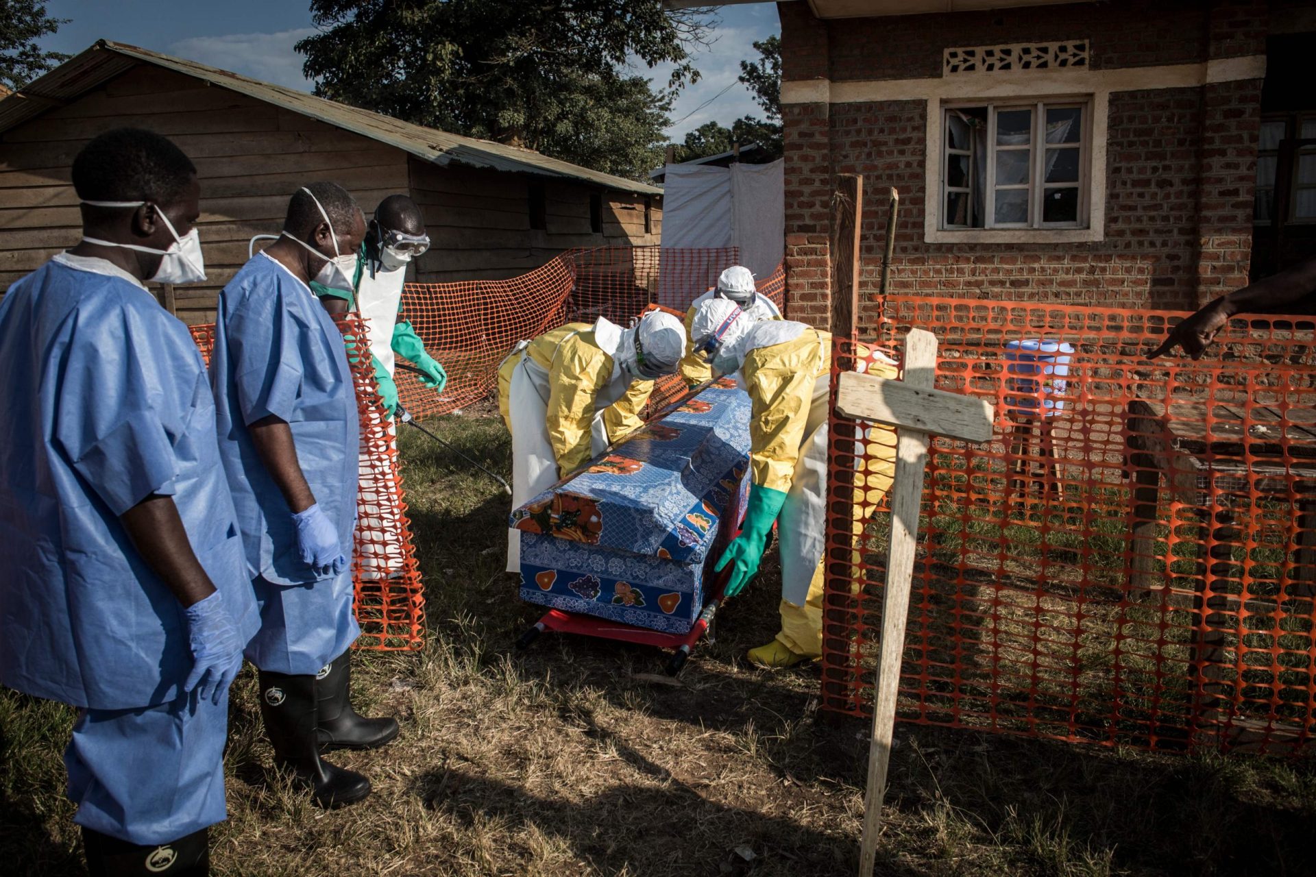 Surto de ébola na RD Congo é o segundo maior da história, diz OMS