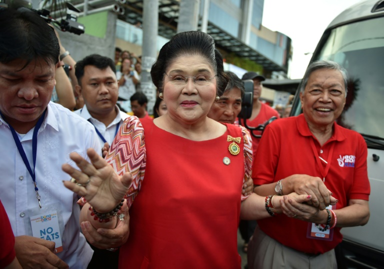 Mulher do ex-ditador das Filipinas acusada de corrupção