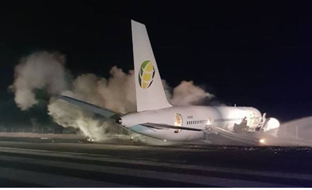 Avião com 118 pessoas a bordo sofre acidente durante aterragem de emergência