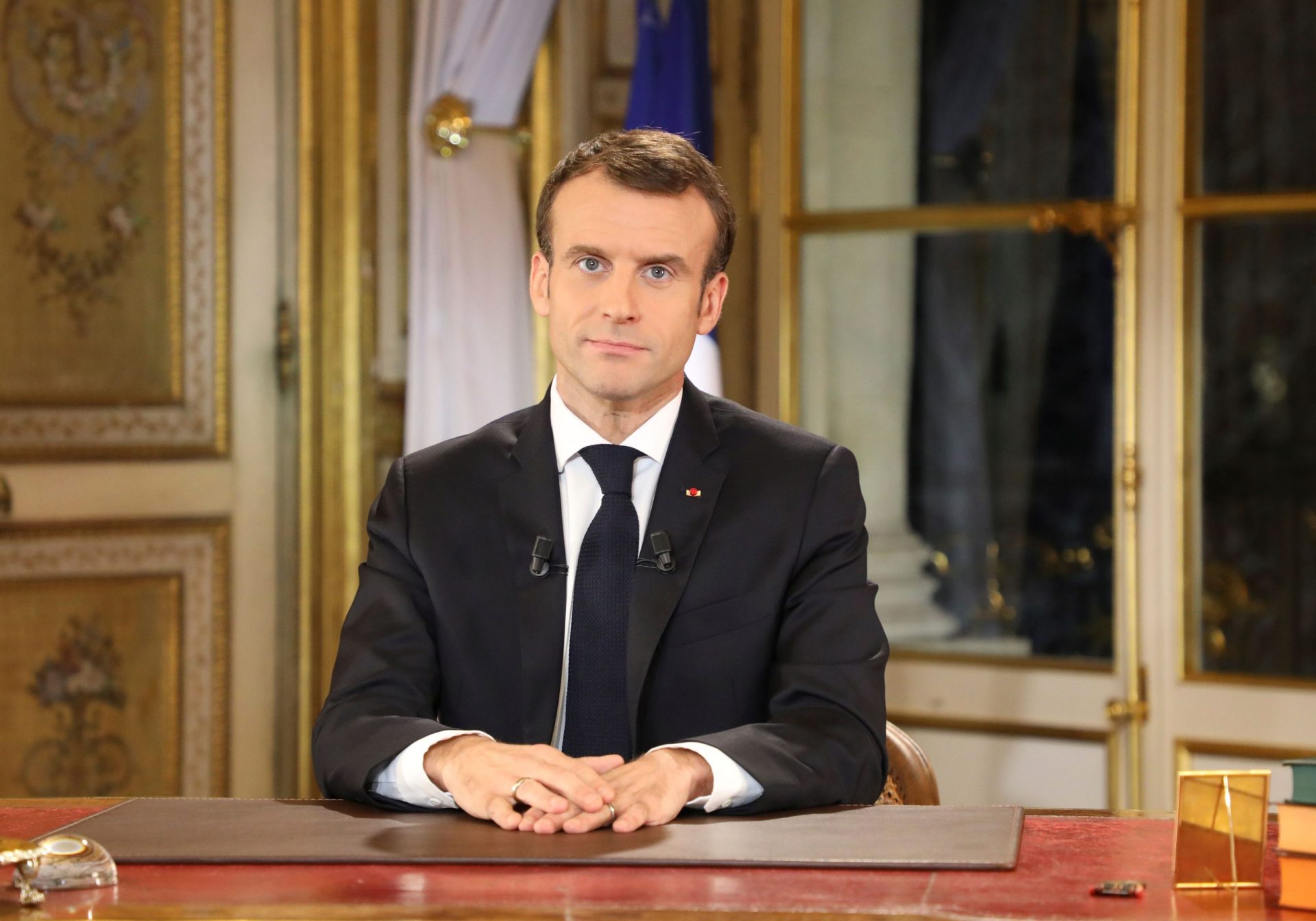 França. Macron anuncia subida de 100 euros no salário mínimo
