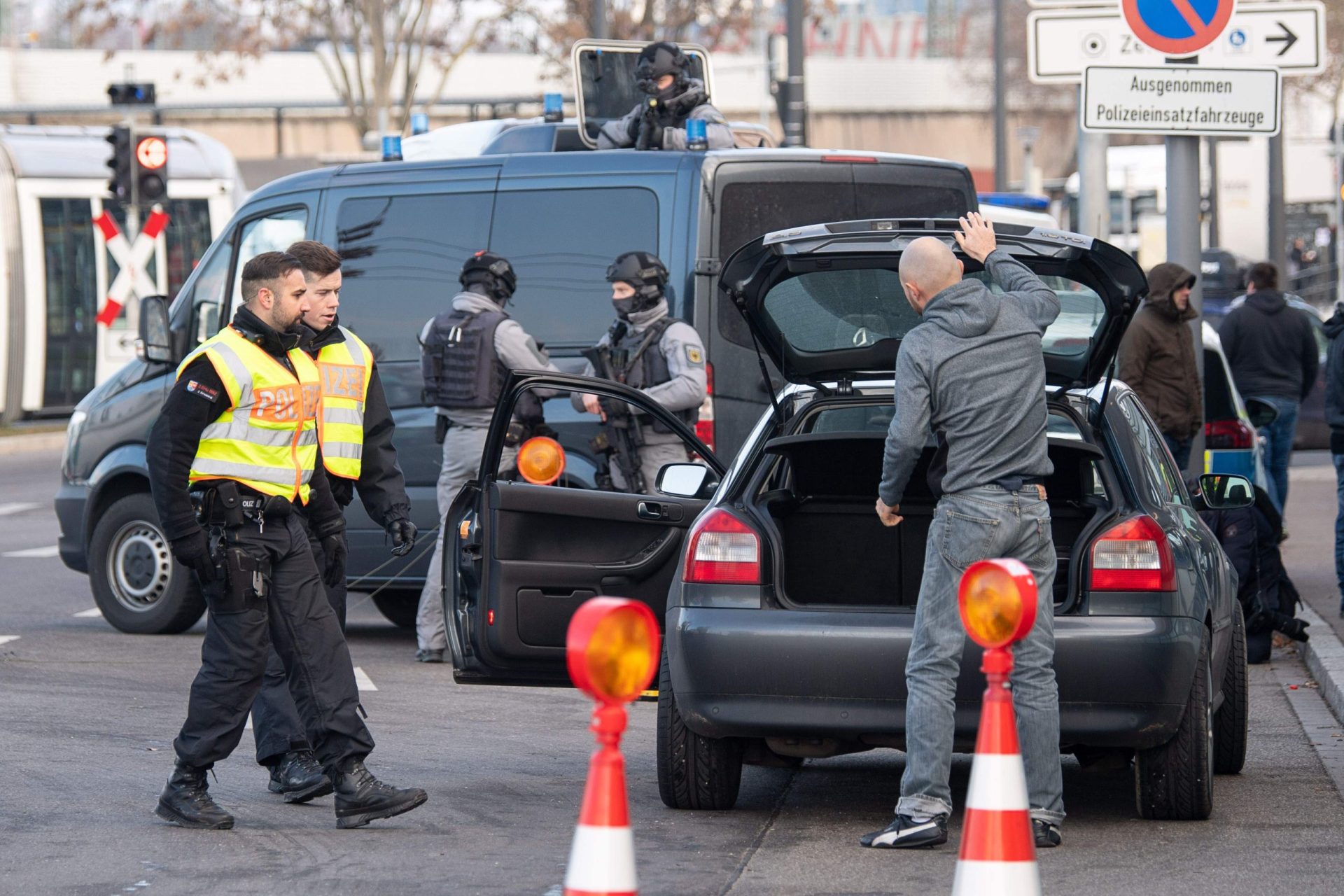 Ataque em Estrasburgo. Autoridades fazem rusgas no bairro de Neudorf