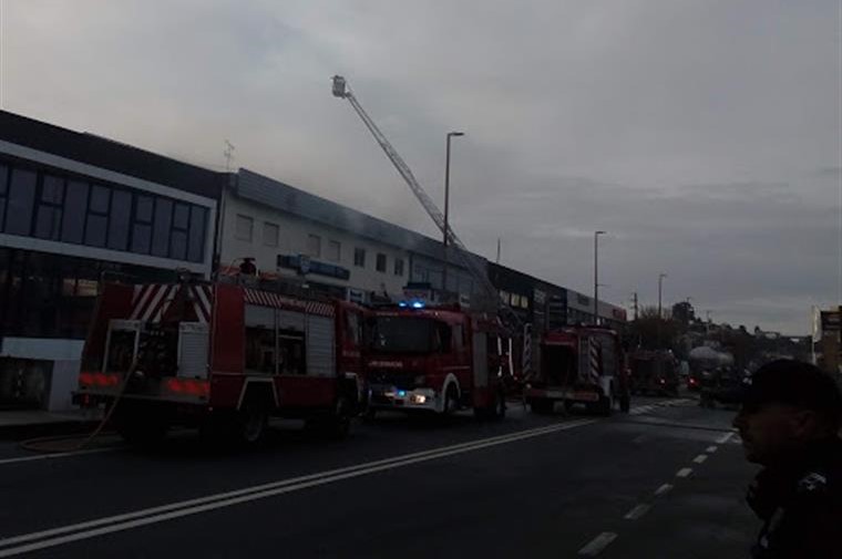 Incêndio em Braga destruiu pelo menos 35 automóveis