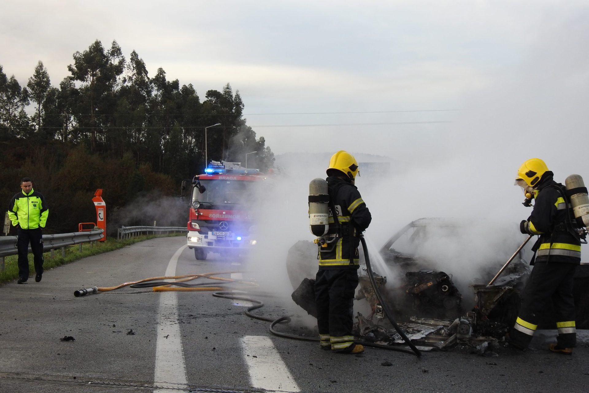 BMW incendiou na Variante Sul de Braga