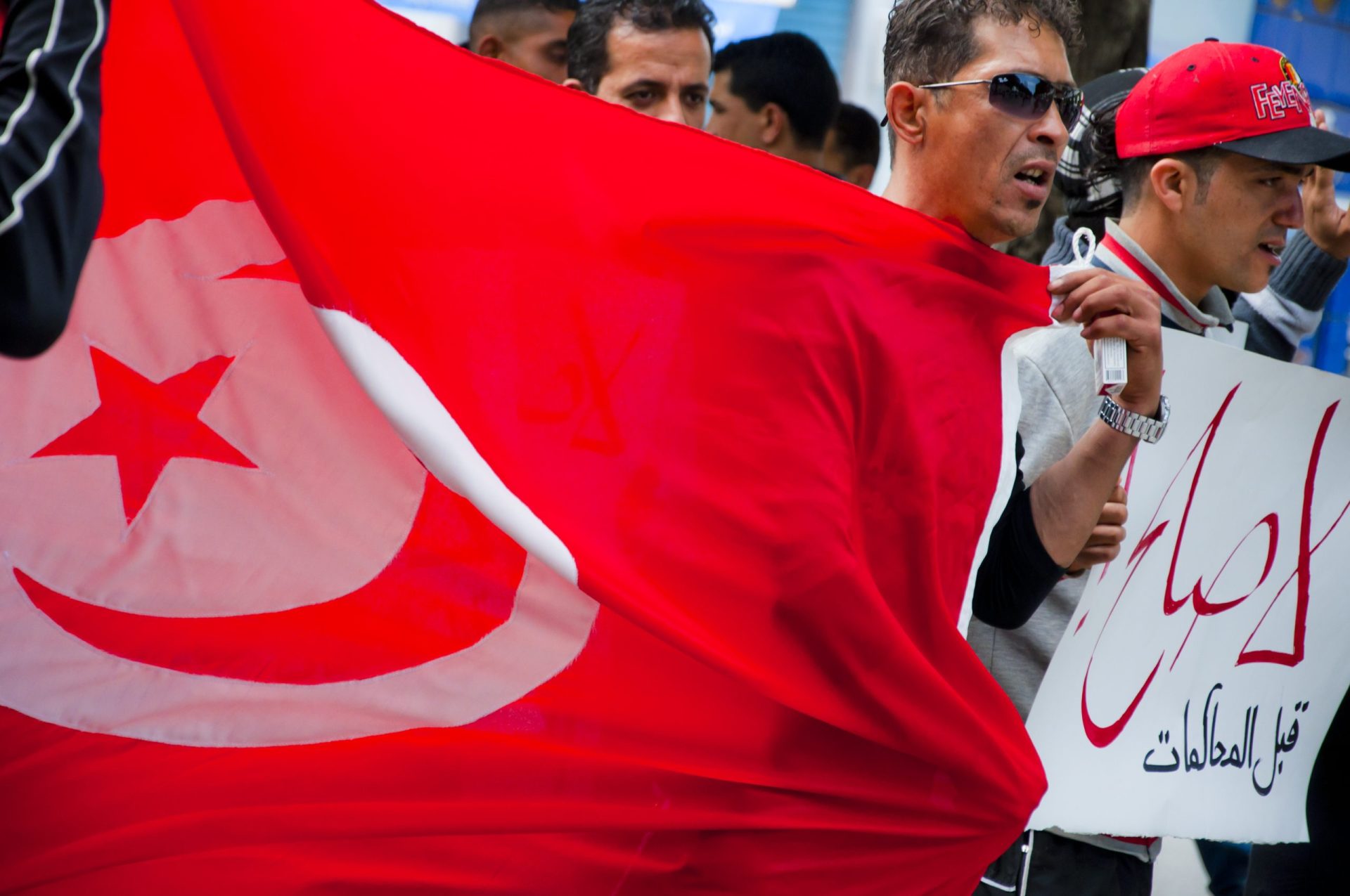 Jornalista imola-se pelo fogo e gera protestos na Tunísia