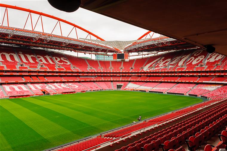 Benfica repudia ataque a autocarro com adeptos