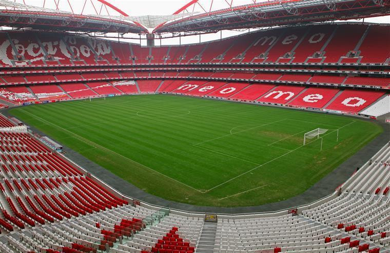 Benfica multado por passar imagens de Abel Ferreira em direto nos ecrãs gigantes da Luz