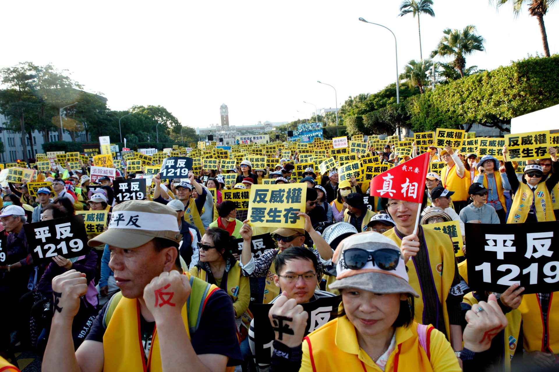 ‘Coletes amarelos’ invadem ruas de Taiwan