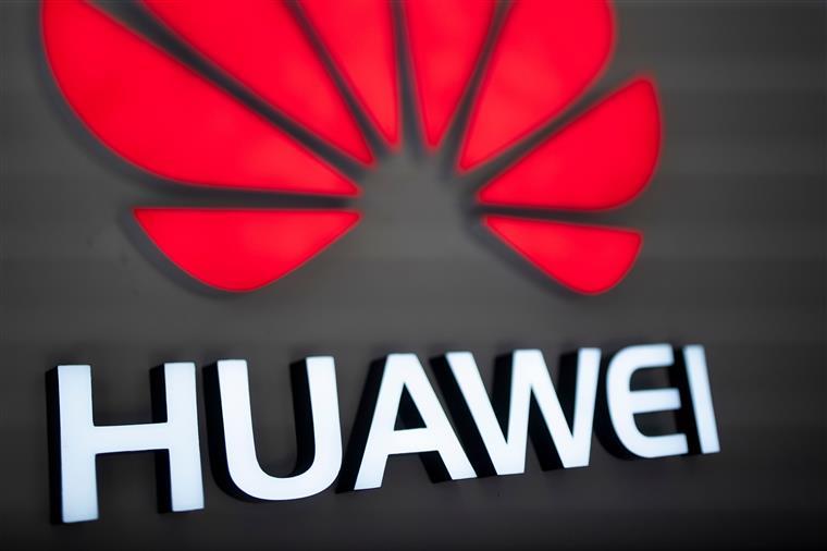 Huawei bate recorde em ano de polémicas