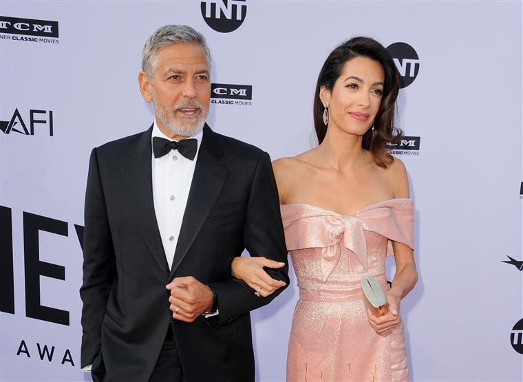 Filhos de Amal e George Clooney em foto inédita