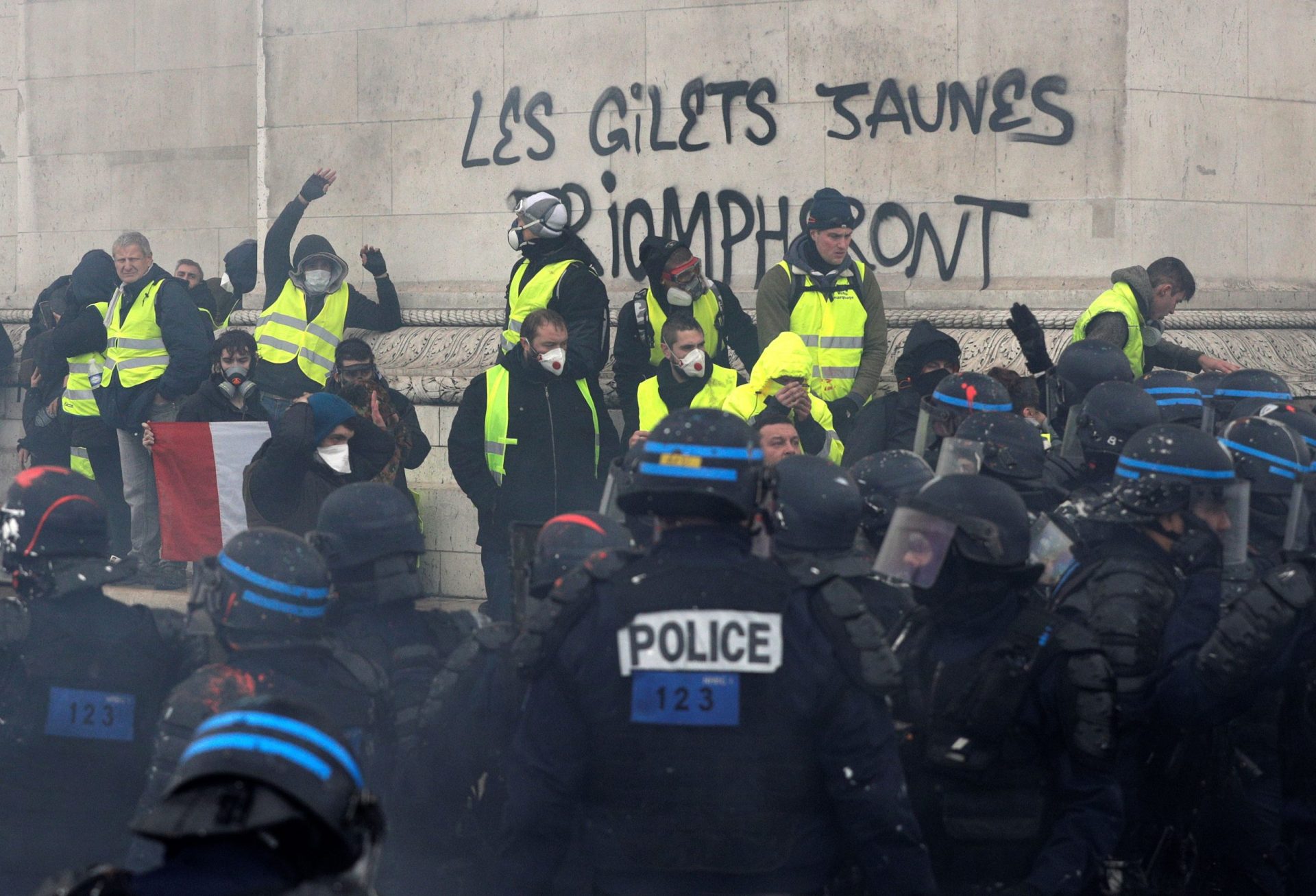 Paris encerra monumentos com medo de violência