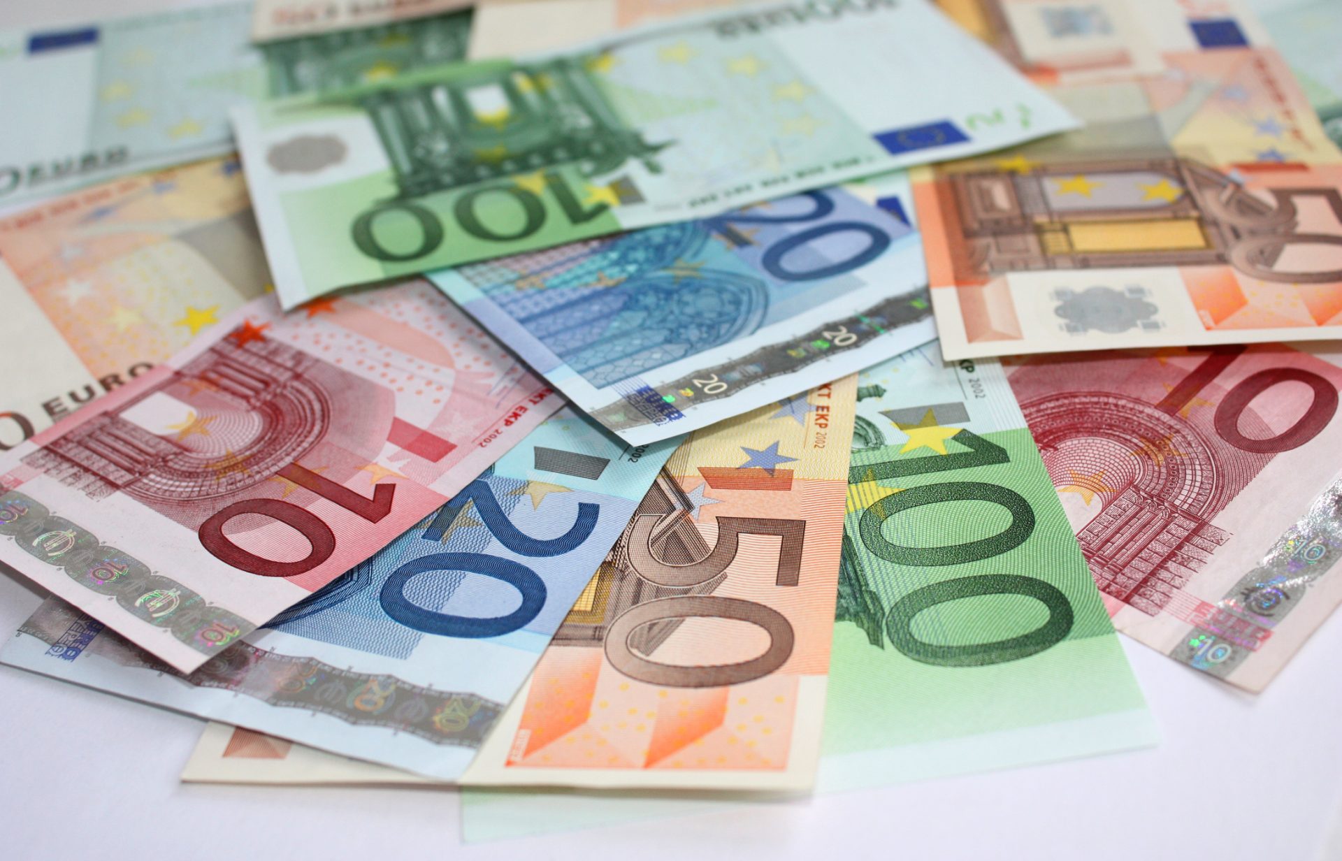 Governo propõe salário mínimo de 635 euros na função pública