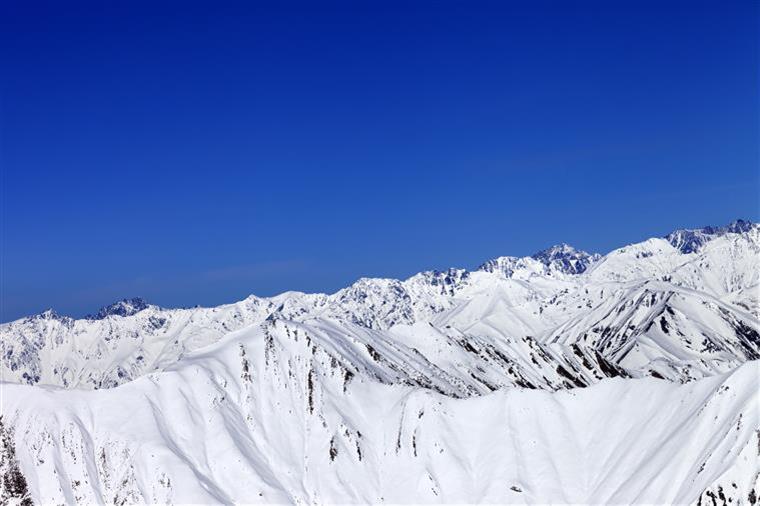 Três esquiadores morrem em avalanches