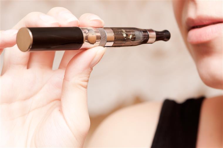 Estudo revela que cigarros eletrónicos danificam o ADN e as células imunitárias