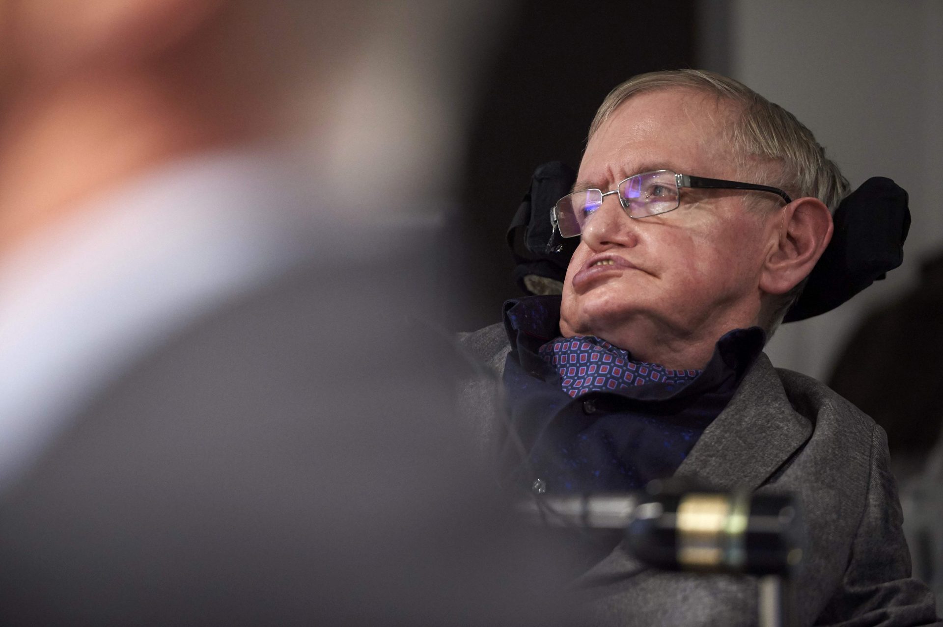 Tese de Stephen Hawking bloqueou site da Universidade de Cambridge