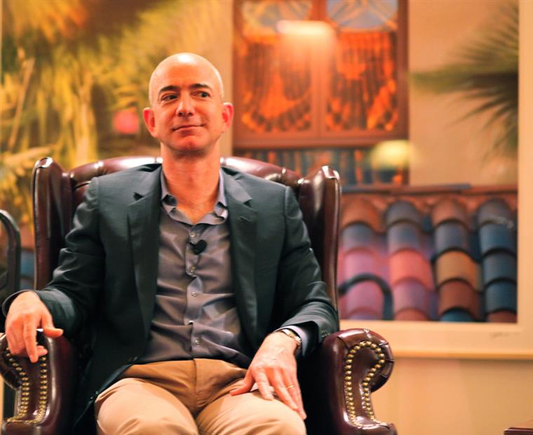 Jeff Bezos. Mais rico e mais público