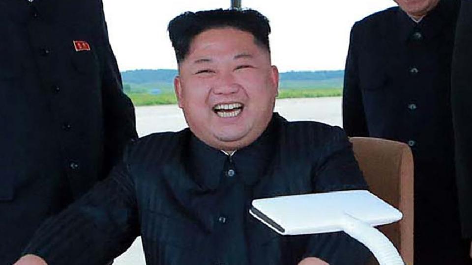 A escolta invulgar de Kim Jong-Un que se tornou viral