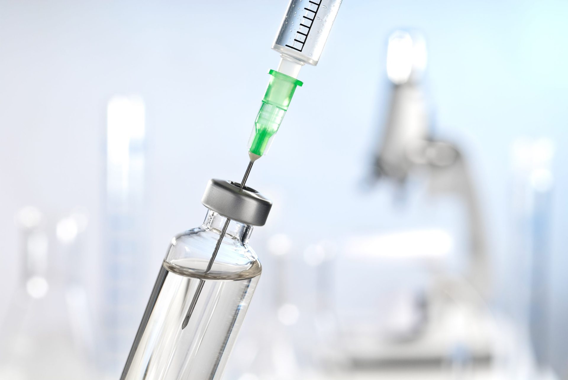 Bastonária dos enfermeiros denuncia centenas de vacinas desperdiçadas