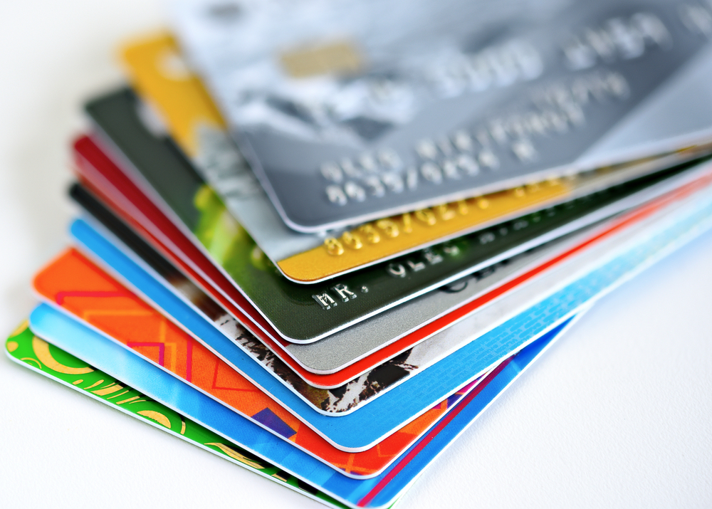 Cartões de crédito facilitam pagamentos. Mas nunca se esqueça: não há almoços grátis…