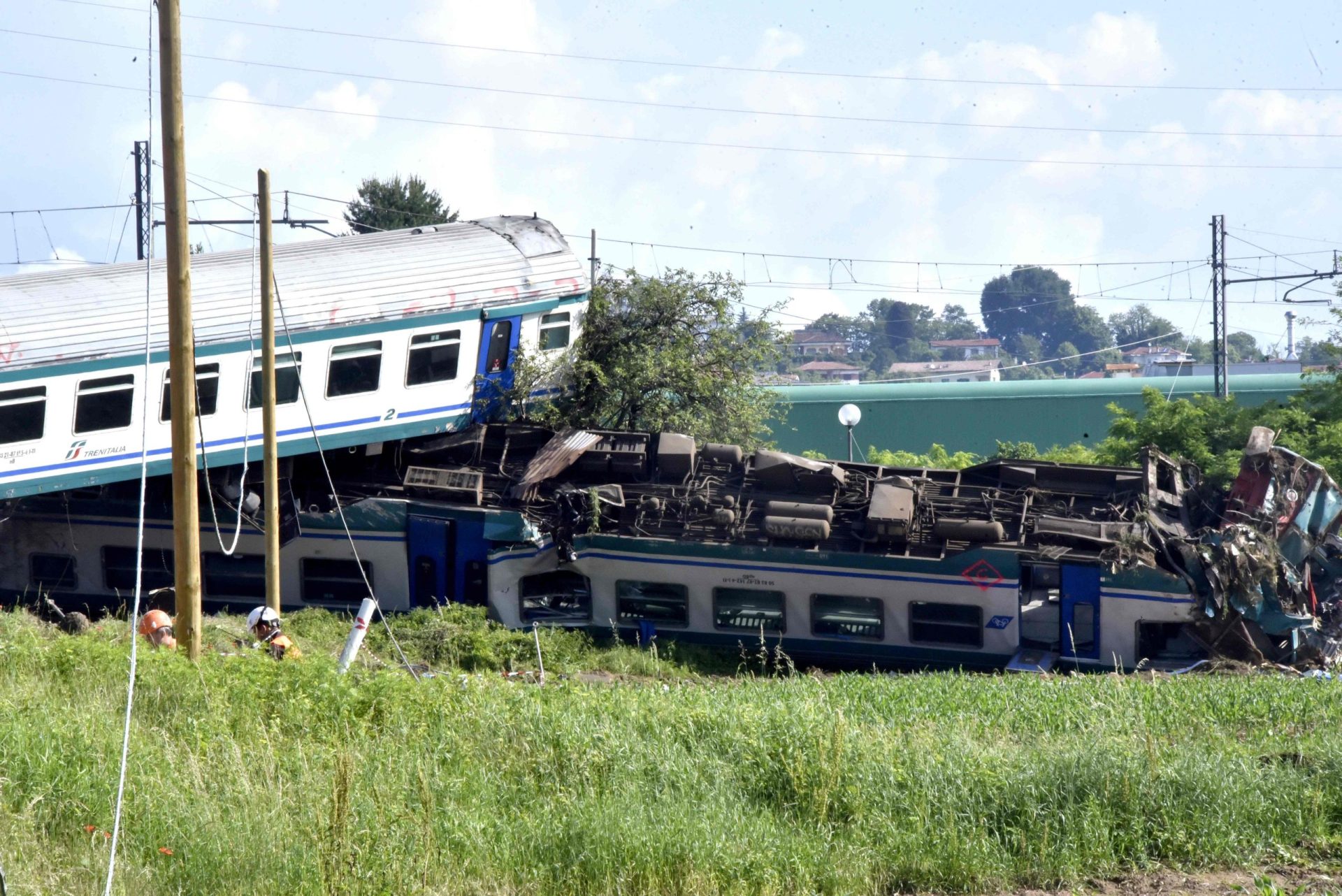 Itália. Dois mortos e 15 feridos em acidente entre comboio e camião