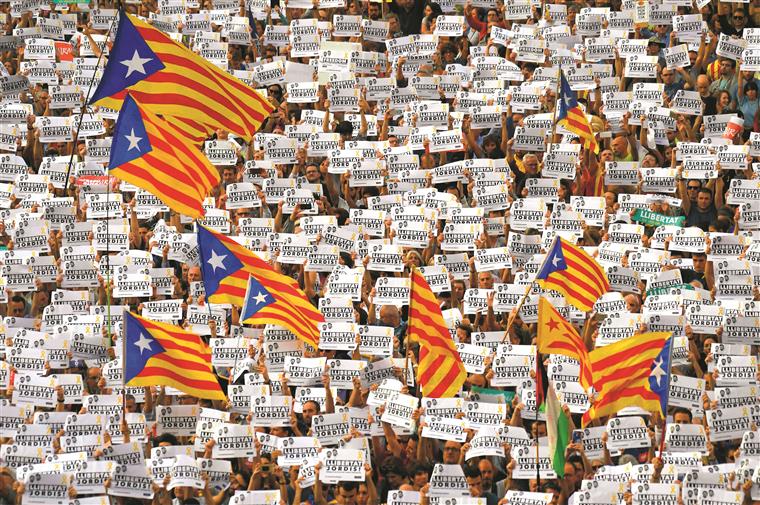28 detidos por desvio de fundos para processo de independência da Catalunha