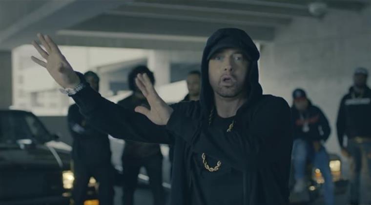 Efeitos sonoros em concerto de Eminem confundidos com tiros geram pânico