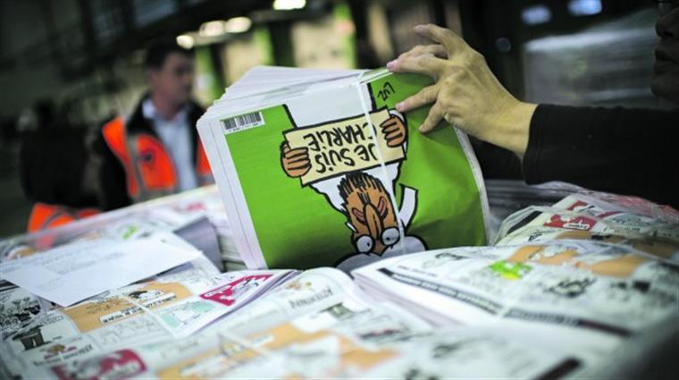Charlie Hebdo volta a estar sob fogo, agora na Roménia