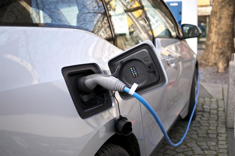 Vendas de veículos elétricos sobem 170%