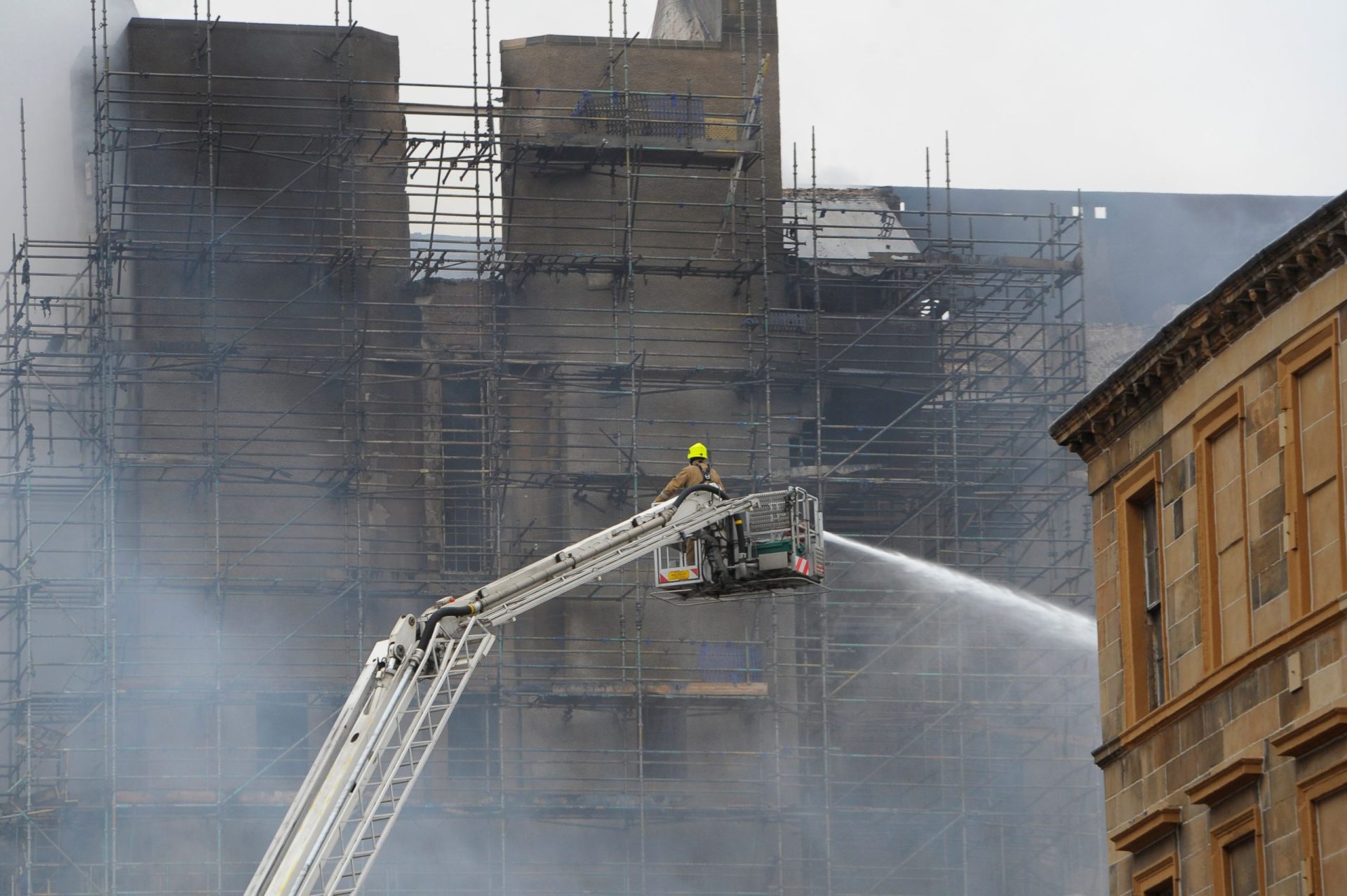 Glasgow School of Art voltou a arder quatro anos depois