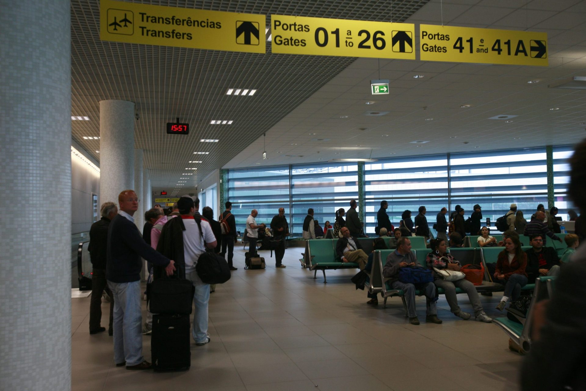 Três marroquinos fogem ao SEF no aeroporto de Lisboa
