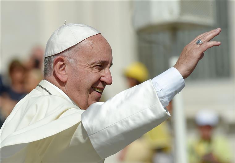 Vaticano reconhece comunidade LGBT pela primeira vez