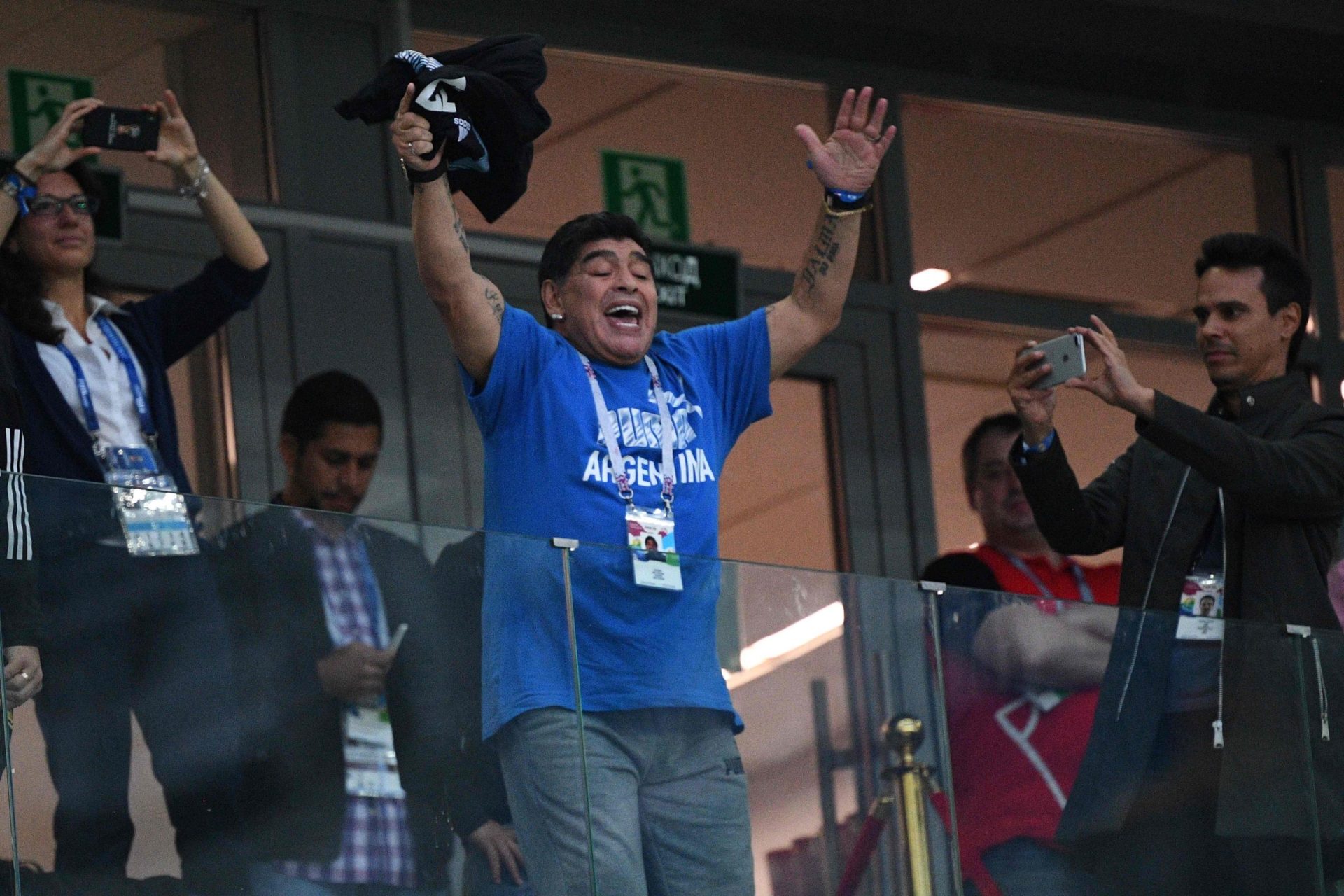 Maradona defende Messi: “Não és culpado de nada”