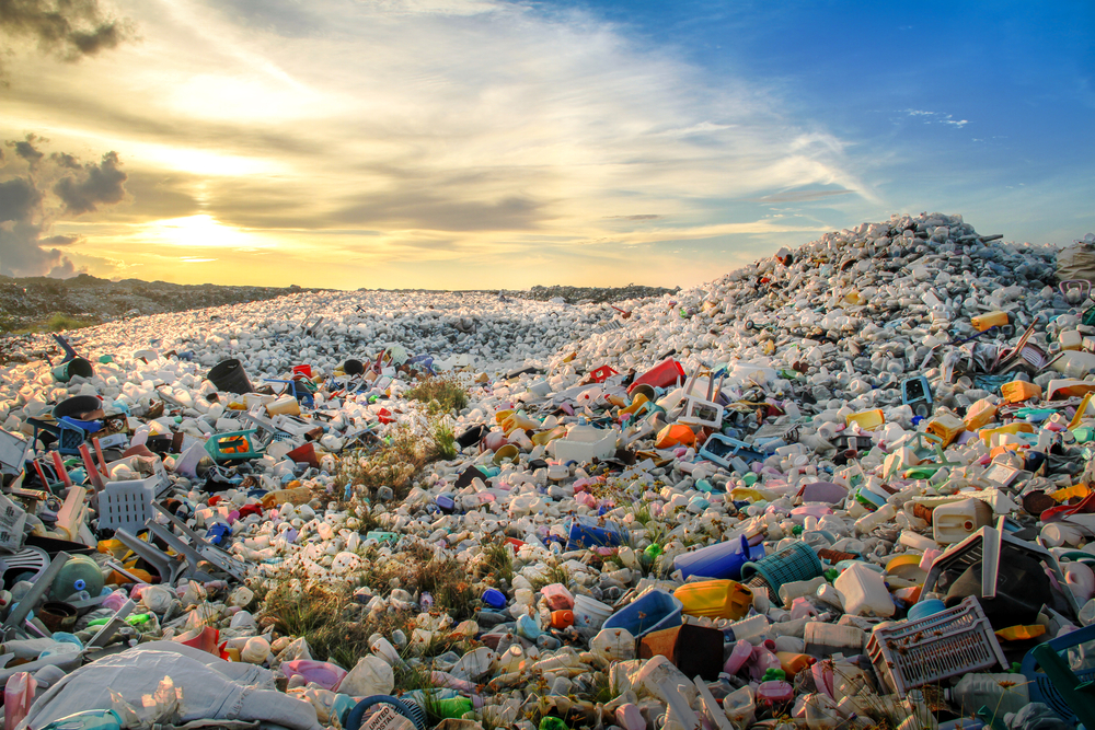 São produzidas mais 400 milhões de toneladas de plástico por ano. Só 9% é reciclado