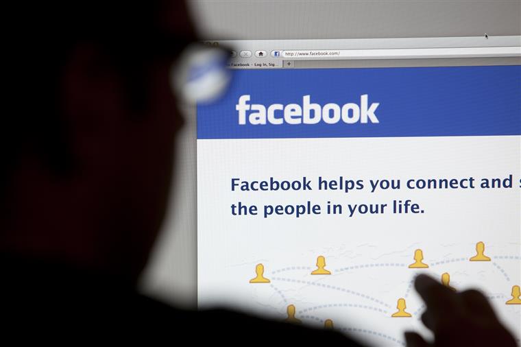 Facebook. Escândalo da Cambridge Analytica resulta em 565 mil euros de multa