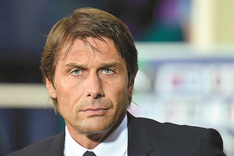Antonio Conte rescinde com Chelsea