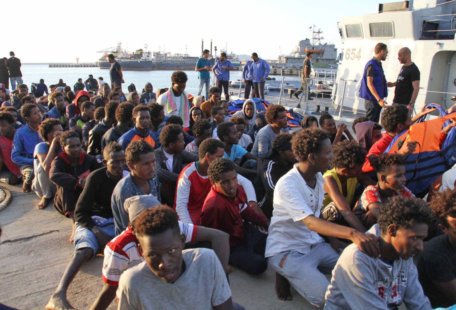 Oito migrantes morrem sufocados dentro de contentor na Líbia