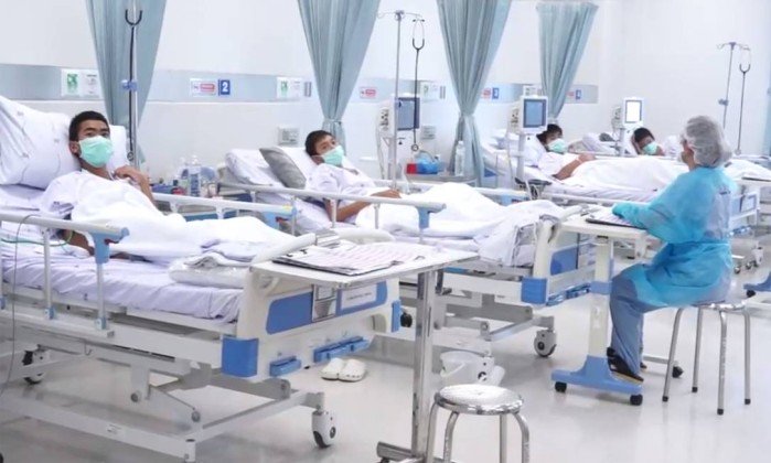 Crianças tailandesas já saíram do hospital