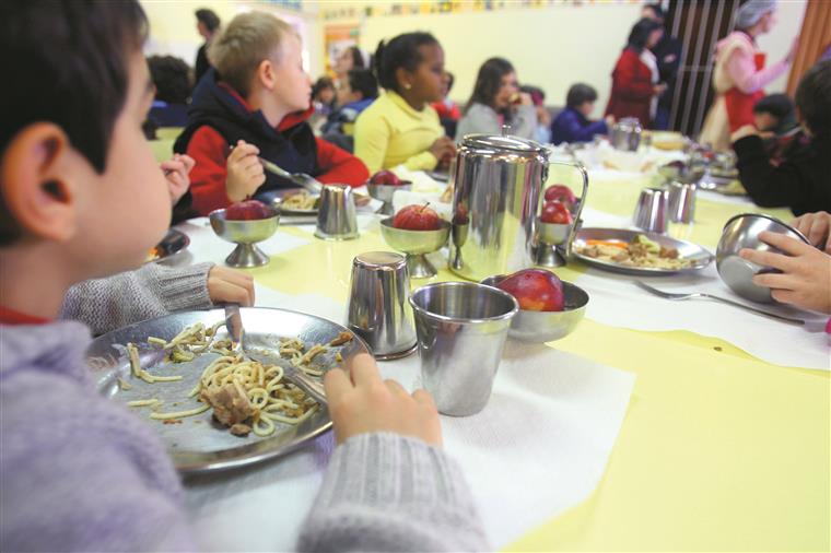 Alimentação nas escolas vai estar em discussão no parlamento