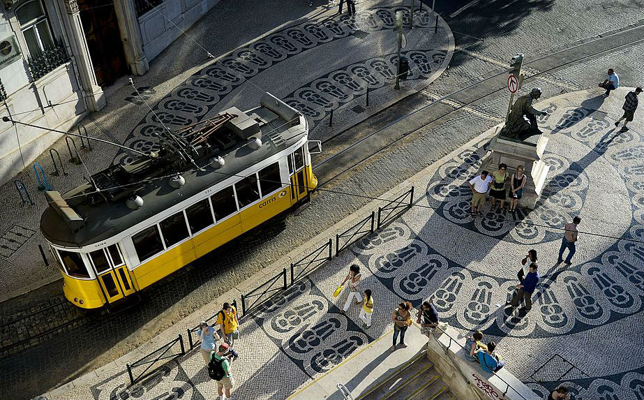 Turistas ligam em socorro para Lisbon…não para Lisboa