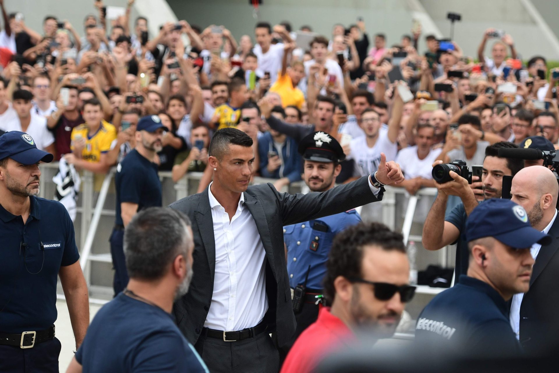 Chegada de Ronaldo provoca corrida aos lugares cativos da Juventus