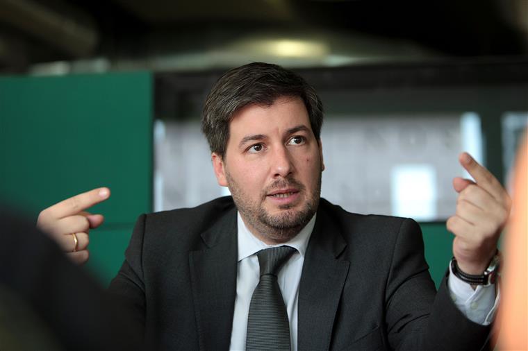 Sporting. Bruno de Carvalho e Carlos Vieira proibidos de fazer campanha nos Núcleos