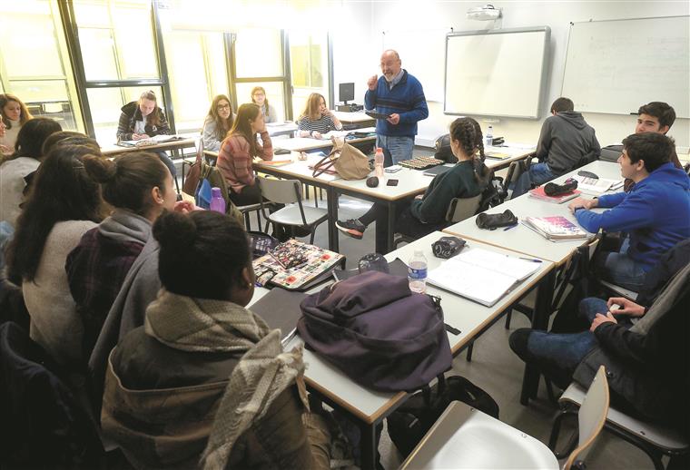 Professores. “Em dois anos entram para os quadros do Ministério da Educação cerca de 7.000 docentes”