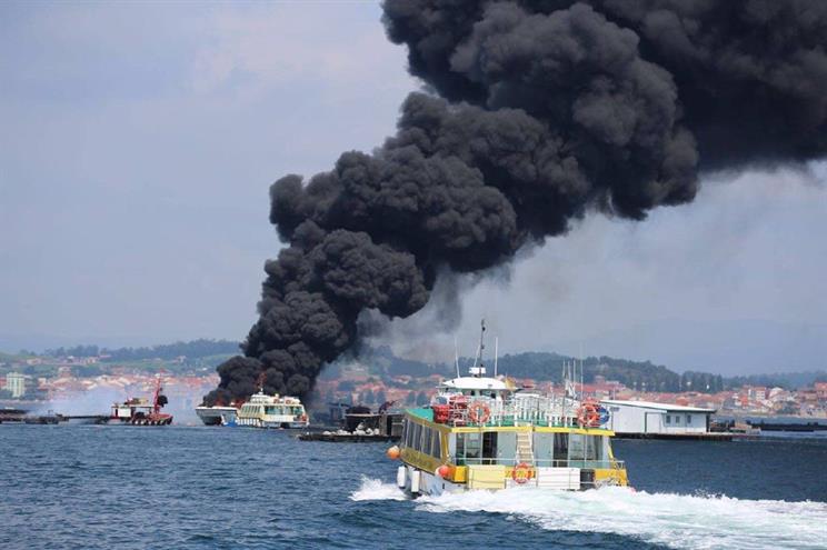 Galiza. Barco que transportava 48 pessoas arde e faz vários feridos a bordo