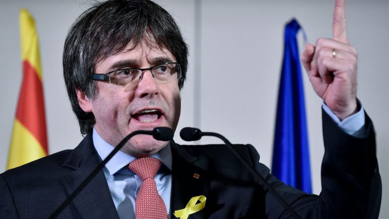Puigdemont afirma que não vais estar “20 anos sem pisar” a Catalunha