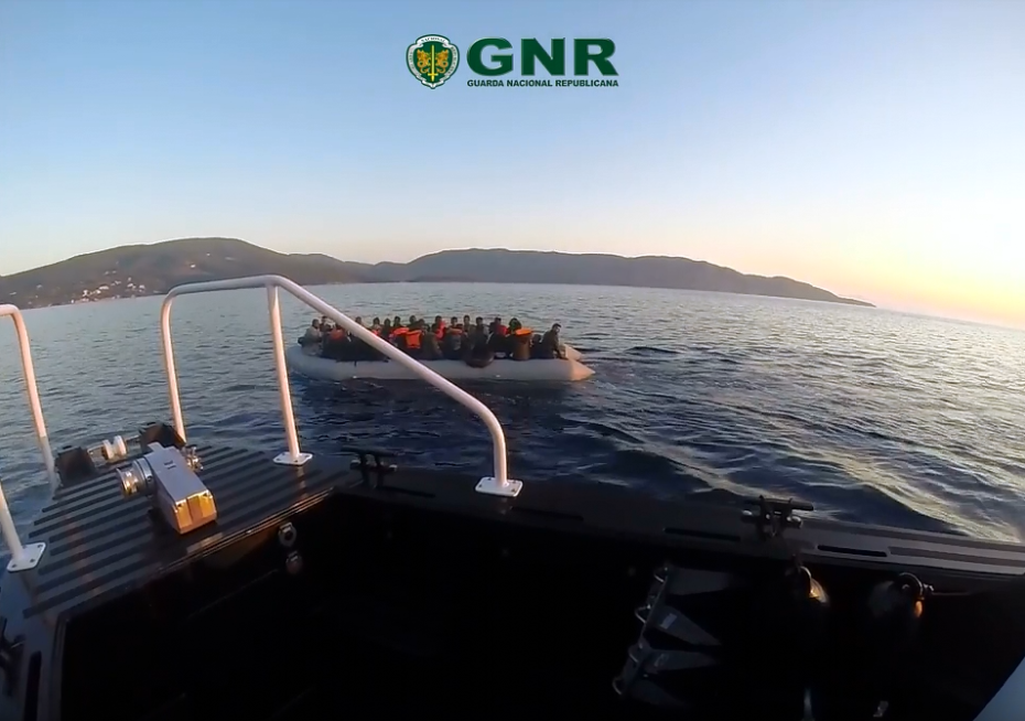 GNR resgata 47 migrantes no mar Egeu