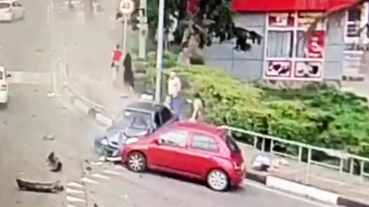Sochi. Veículo atropela várias pessoas | VÍDEO