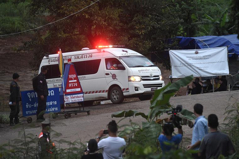 Tailândia. Operação de resgate na gruta Tham Luang vai recomeçar
