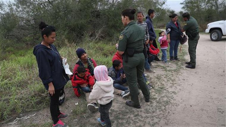 EUA. Apenas 102 crianças migrantes devem voltar a reunir-se com as suas famílias