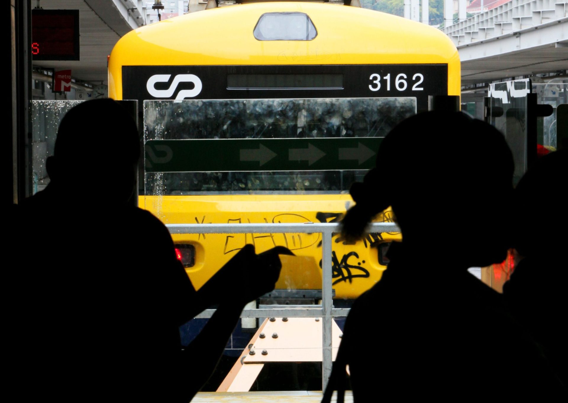 CP. Empresa paga táxis e autocarros aos passageiros para não perderem ligações